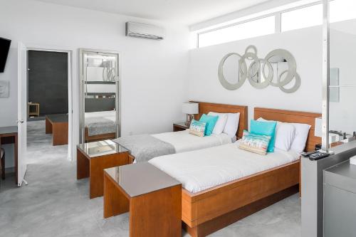 Imagen de la galería de White Villas Resort - 2-bedroom private villa - V6, en Grace Bay