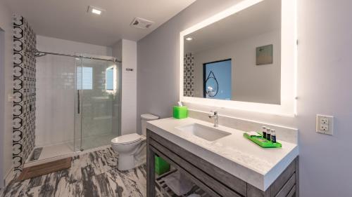 Ванная комната в Lexen Hotel - North Hollywood Near Universal Studios
