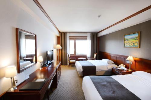 صورة لـ Commodore Hotel Gyeongju في جيونجو