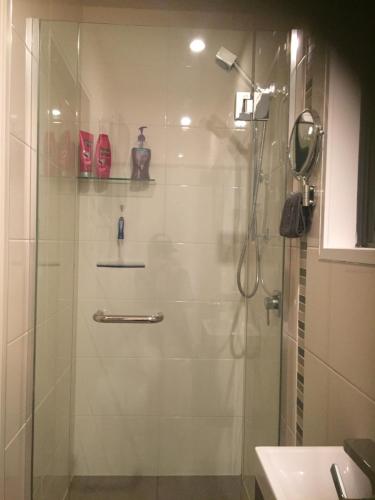 Et badeværelse på Accommodation in Frimley