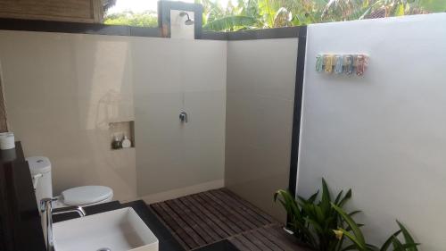 Ένα μπάνιο στο Ombak Bay Lembongan
