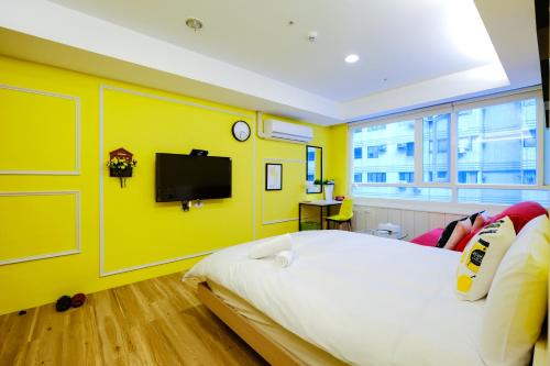 TV a/nebo společenská místnost v ubytování Color Fun inn