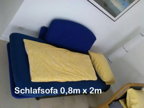 a blue chair with a yellow pillow in a room at Bauernhaus Pledlberg in Winzer