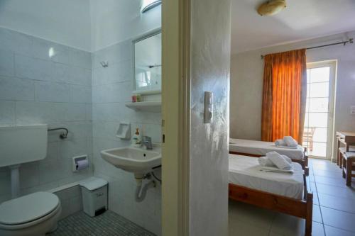 Kylpyhuone majoituspaikassa Sunrise Hotel