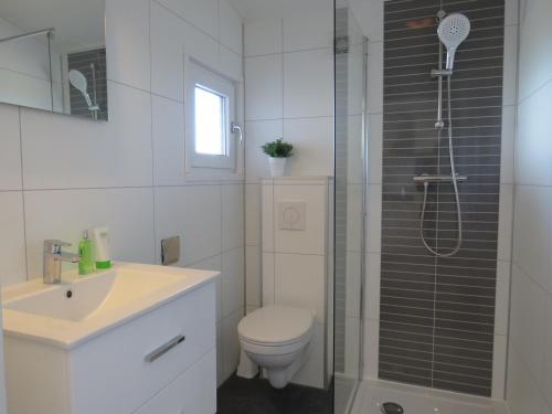 Een badkamer bij EuroParcs Markermeer