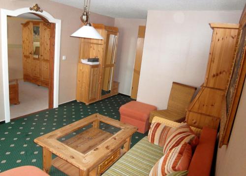 a living room with a couch and a coffee table at Pension Antik in Bad Lobenstein