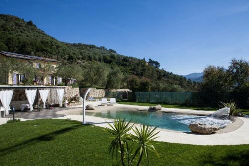 The swimming pool at or close to La cicala stonata