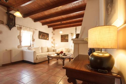 Zdjęcie z galerii obiektu Traditional elegant Cretan Stone Home for families w Chanii