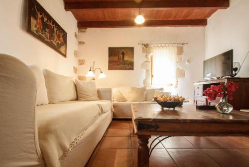 Zdjęcie z galerii obiektu Traditional elegant Cretan Stone Home for families w Chanii