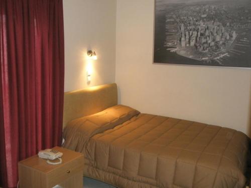 a bedroom with a bed and a table in a room at Hotel Niki in Nafpaktos