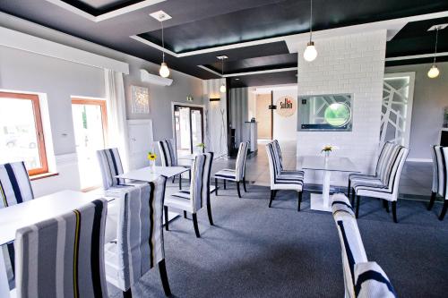 a dining room with a table and chairs at Hotel Sulbin in Garwolin