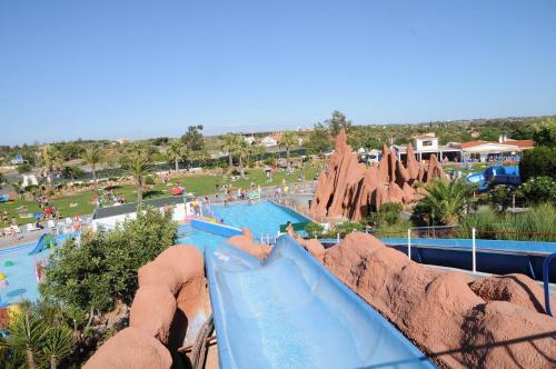 Swimmingpoolen hos eller tæt på Marina PLAZA Beach Apartment