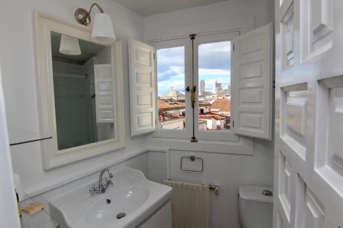 Gallery image of Apartamentos Madrid Centro B in Madrid