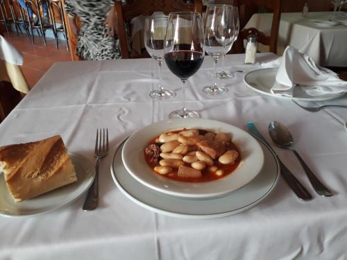 Comida en o cerca de este hotel