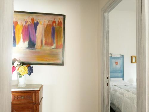 a painting on a wall next to a bedroom at Amariglio in Ozieri