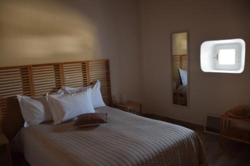 Postel nebo postele na pokoji v ubytování Andromeda Mykonos Villas & Suites