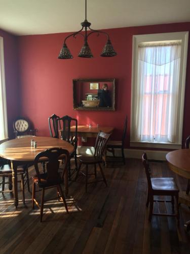 a dining room with a table and chairs at Main Street Bed & Breakfast in Glasgow