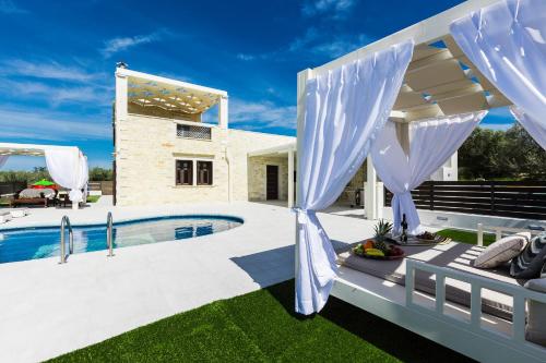 Caramel Villa, with 40m2 Pool & Spa Whirlpool, By ThinkVilla
