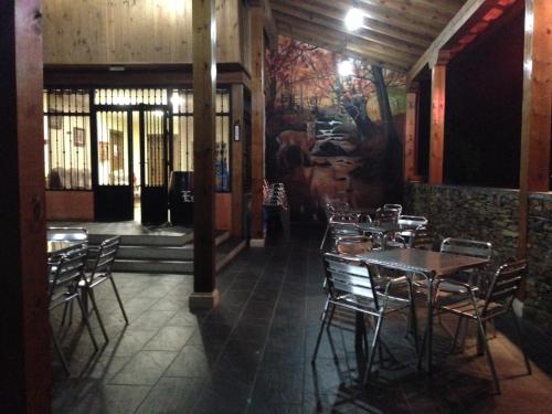 ห้องอาหารหรือที่รับประทานอาหารของ Hostal el Hayedo