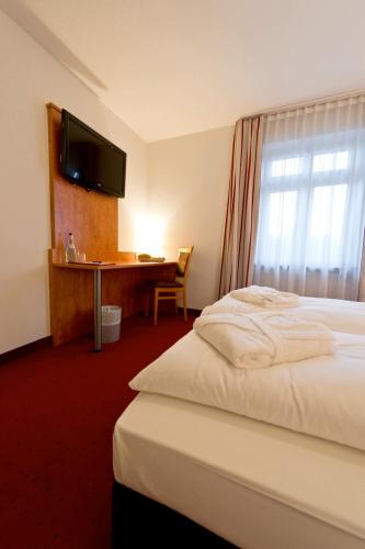 Ένα ή περισσότερα κρεβάτια σε δωμάτιο στο Hotel Neuwirtshaus