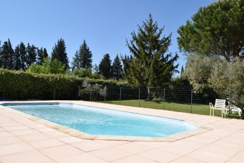 ACCENT IMMOBILIER - Maison Eygalières, piscine, 4/6 persの敷地内または近くにあるプール