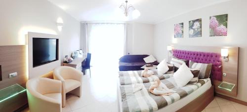 a living room with a couch and a tv at Willa Adonis in Świnoujście