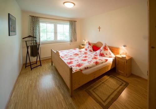 A bed or beds in a room at Ferienhaus Kur & Golf