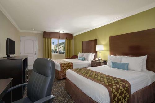 Gallery image of Solara Inn and Suites in Anaheim