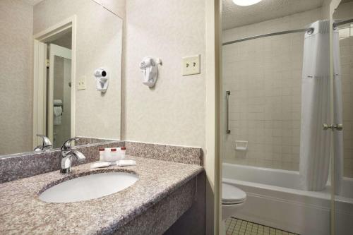 A bathroom at Ramada by Wyndham Sunnyvale/Silicon Valley