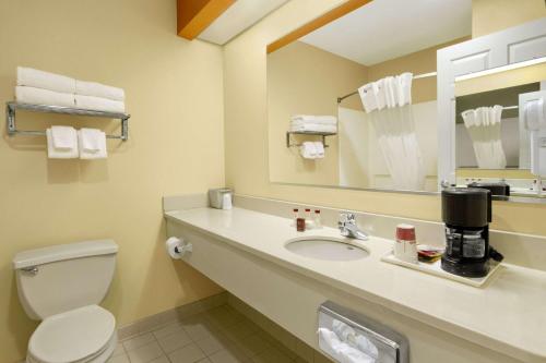 Ванная комната в Ramada Limited - Columbia