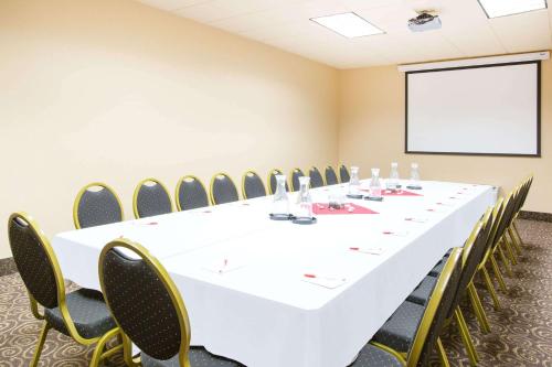 Konferenční prostory v ubytování Ramada by Wyndham Des Moines Tropics Resort & Conference Ctr