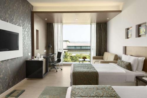 Un pat sau paturi într-o cameră la Ramada by Wyndham Navi Mumbai