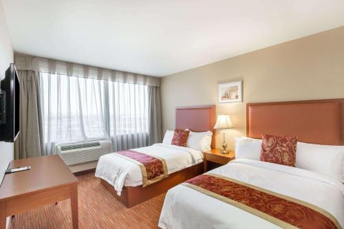 Ramada by Wyndham Flushing Queens Image