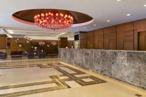 The lobby or reception area at Ramada Plaza By Wyndham Izmit