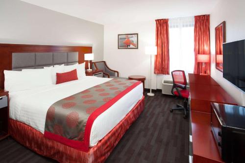 Gallery image of Ramada Plaza by Wyndham Chicago North Shore in Wheeling