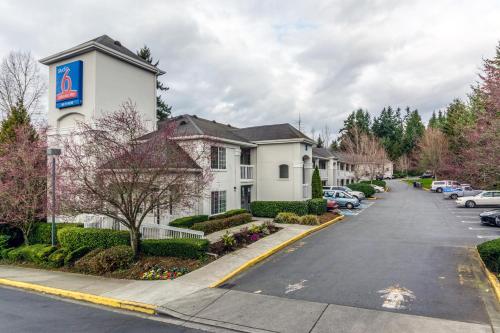 a street in front of a building with a parking lot at Studio 6-Mountlake Terrace, WA - Seattle in Mountlake Terrace