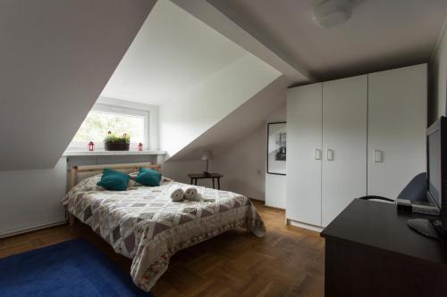 Posteľ alebo postele v izbe v ubytovaní Rent0nline Brwinow Rooms
