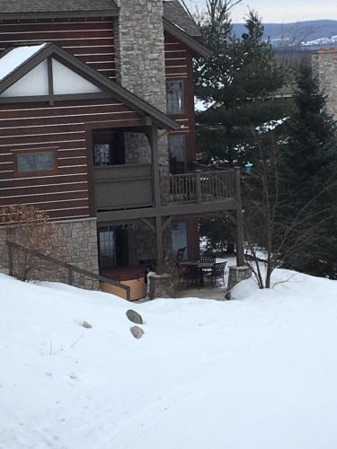 Boyne Mountain Creekside Condo – Photos 2