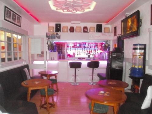 Ο χώρος του lounge ή του μπαρ στο The Withnell Hotel