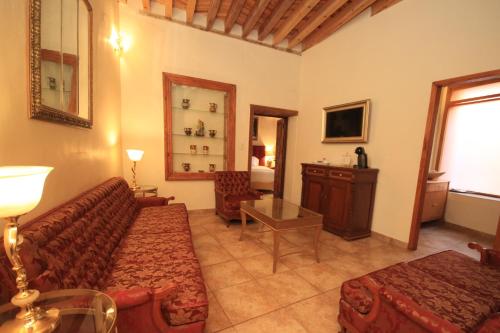 a living room with a couch and a table at Hotel Boutique Ponciano in Guanajuato
