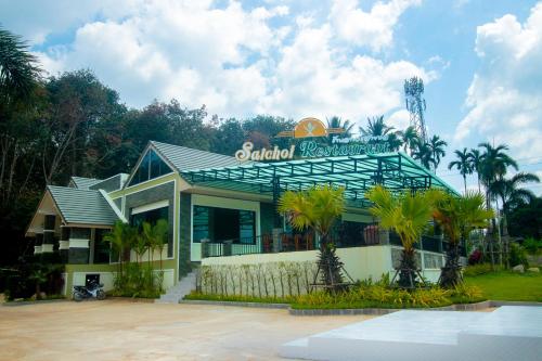 a building with a sign for a hotel at Saichon Grand View in Ban Lam Rua Taek