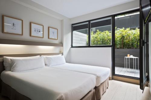 
Кровать или кровати в номере Aparthotel Bcn Montjuic
