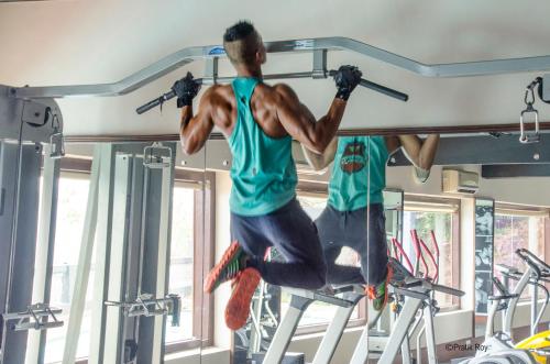 two men in a gym performing a crossfit workout at The Queeny in Vasco Da Gama