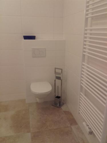 a white bathroom with a toilet in a room at Kogelschneiderhof in Dobl-Zwaring