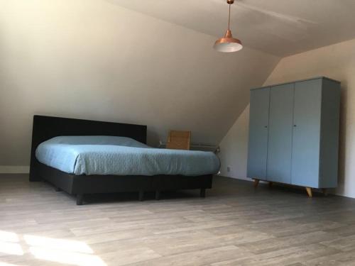 Een bed of bedden in een kamer bij Villa Smalspoor