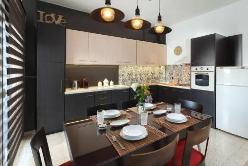 Cozy City Apartment