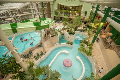 Center Parcs Les Ardennesの敷地内または近くにあるプール