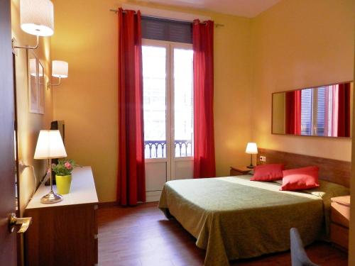 Barcelona Central Garden Hostal