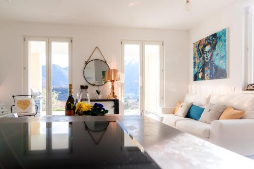 Fotografie z fotogalerie ubytování Magic Garden with Jacuzzi-Pool and Luxury Lake Como view v destinaci Lenno