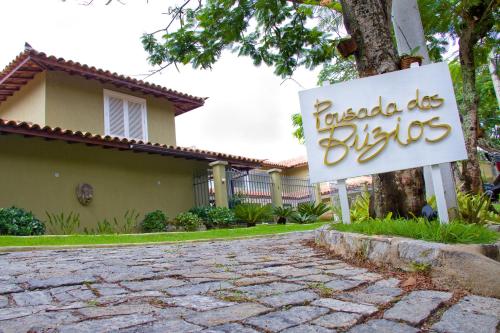 a sign in front of a house at Pousada Dos Búzios in Búzios